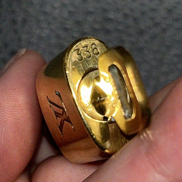 336 LV Louis Vuitton lock and key set - Picture 3 of 4